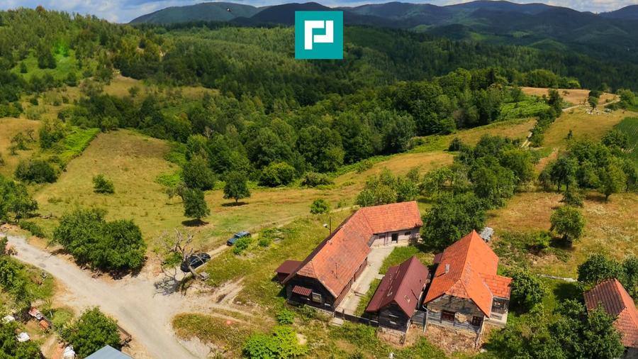 Casă de vacanță cu 2 corpuri si view în Dulcele