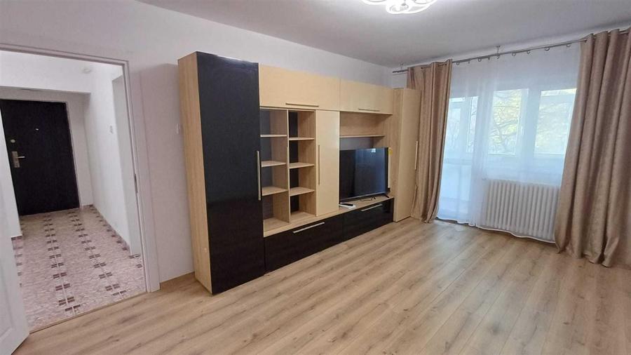 Apartament spatios cu 3 camere - Centru, Targu Cucu