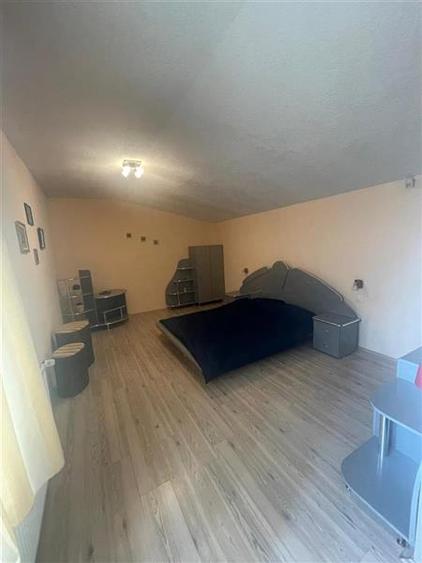 Penthouse pe 3 nivele de inchiriat in zona centrala