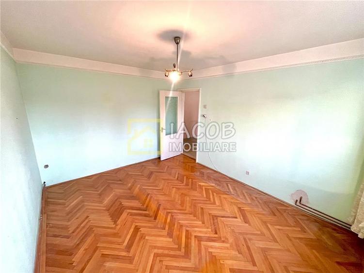 Apartament 2 camere decomandate, etaj 3, zona Energiei, str. Banatului 3