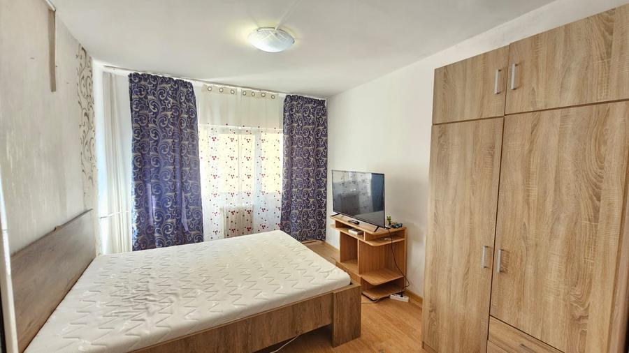 De închiriat 2 camere decomandate, etajul 2, Micro 21, Bloc stradal
