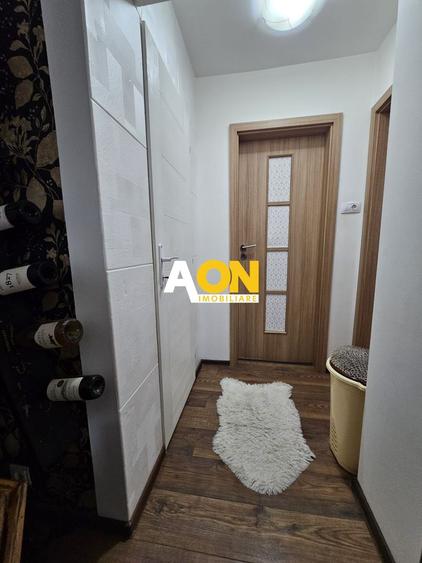 Apartament 3 camere, Cetate, etaj intermediar