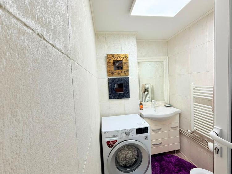 Apartament cu 4 camere transformat în 3 camere - acces imediat Podu Roș/Palas