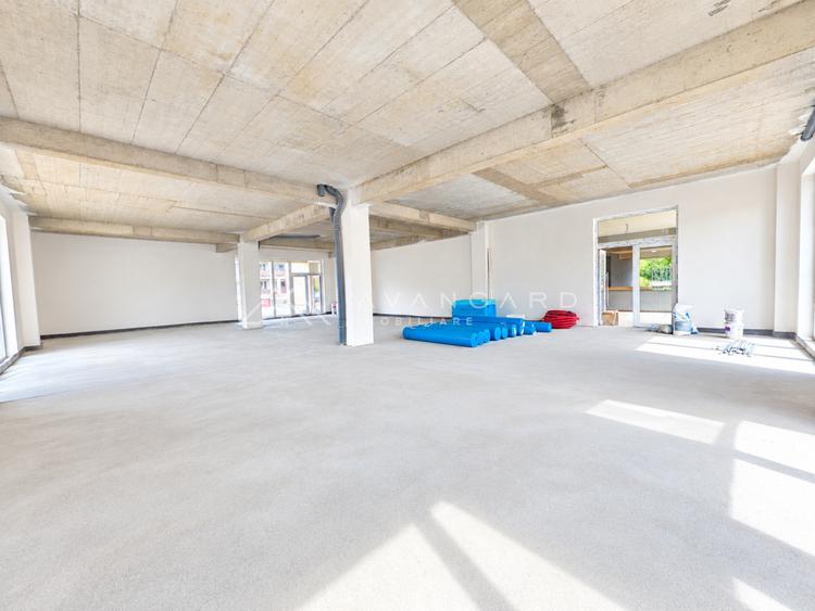 Spațiu comercial 177 mp + terasă 100 mp | Alimentație publică | 4 parcări |