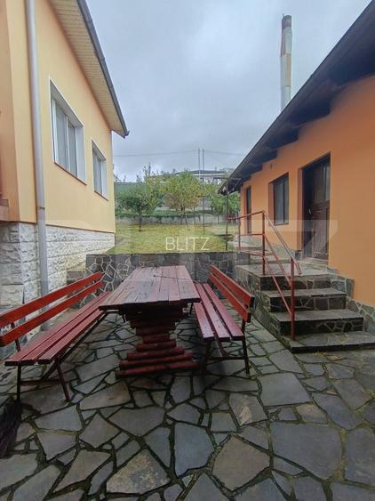 Casă de vanzare/spatiu comercial, cu 4 camere și un teren de 300 mp, central - 2