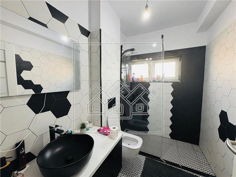 Apartament decomandat cu 2 camere, terasa, mobilat si utilat
