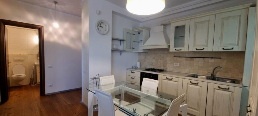 3 camere Sisesti, vedere lac, bloc 2012, LOC PARCARE INCLUS