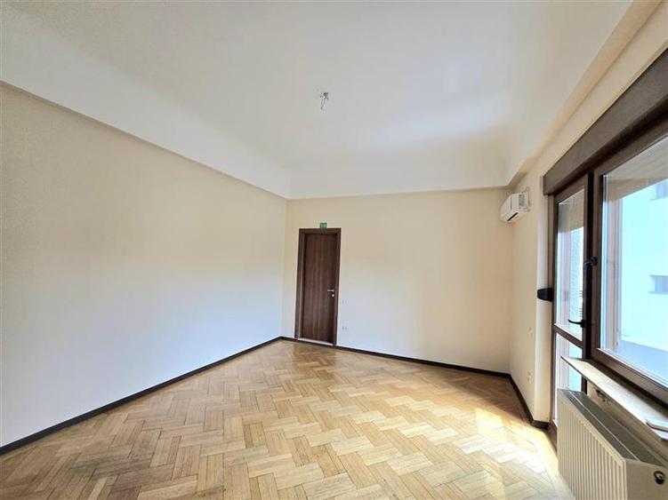 Eleganta interbelica : Apartament cu 6 camere si terasa, ideal pentru birouri sa