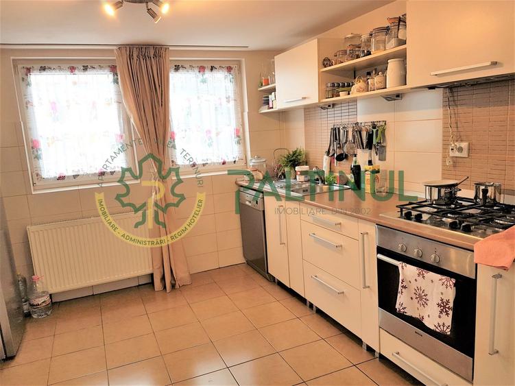 Vila Șelimbăr – 700 mp teren, jacuzzi, semineu, front stradal 30 ml