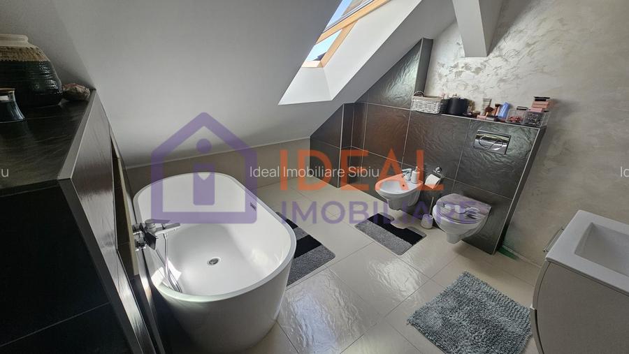 Penthouse modern cu 165 mp utili și 50 mp terasă,  Calea Cisnadiei - 23