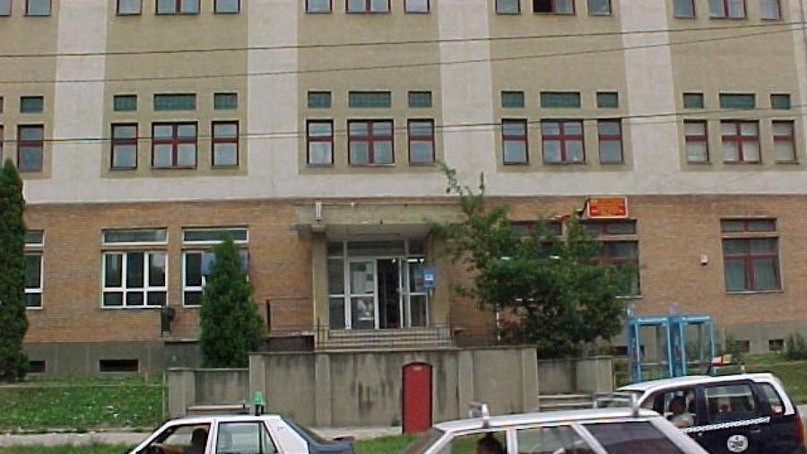 Cladire comerciala-423 mp + Teren- 1.153 mp-Arad