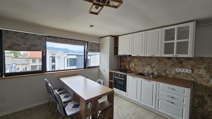 Apartament cochet la mansardă, complet mobilat & utilat, dressing + parcare