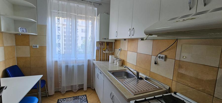 Inchiriez apartament de 2 camere,decomandate situat in zona Cedonia,la etajul 3