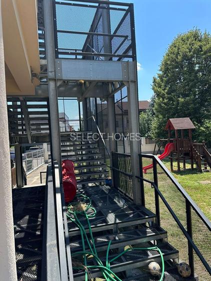 Vila 10 Camere 600mp Teren 1775 mp de Vanzare *Iancu Nicolae*