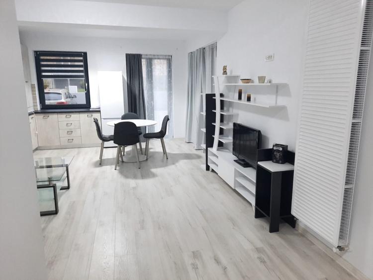 Platinum Residence, zona Mall Coresi, apartament cu doua camere de inchiriat
