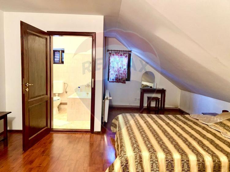 Pensiune cu 13 camere de vânzare in Bulz