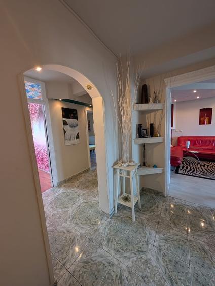 Calitate și spațiu: elegant, 90 mp, 1989, centrală proprie, parcare, priveliște