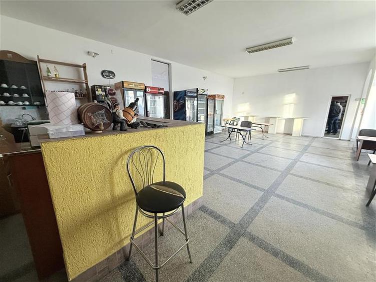Secuieni - 17 km de Bacau - spatiu comercial