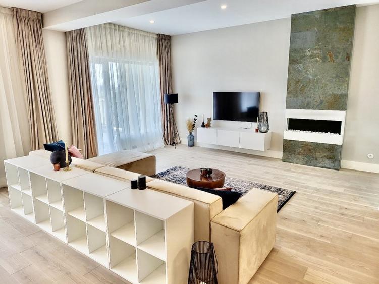 Penthouse- 4 camere cu rooftop de 200mp