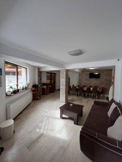 Casa de Vacanta/Pensiune-Sinaia-16 camere - Nota 9.6 Booking