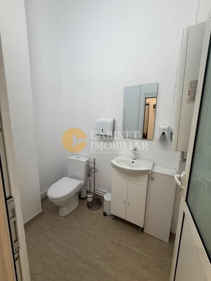 Spatiu Comercial Vitrat- 60mp - Front Stradal - Podu Ros