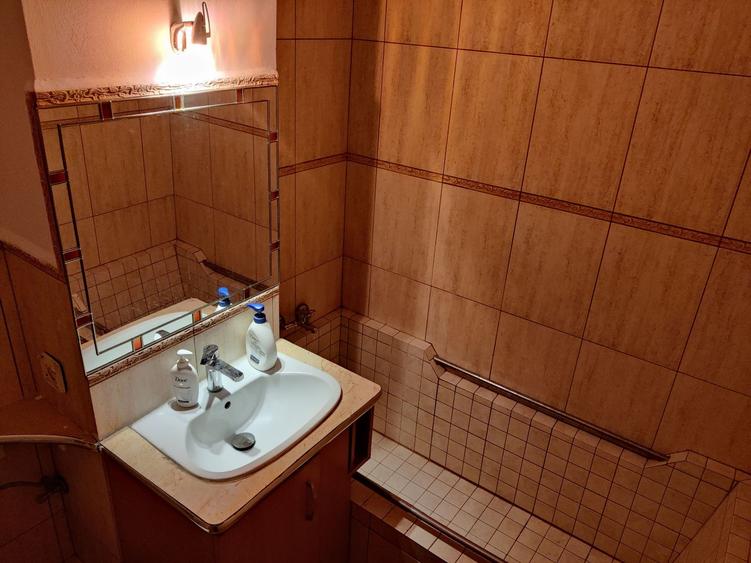 APARTAMENT  4 CAMERE C. ARADULUI 650 EURO