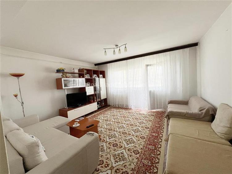 Apartament 3 camere, 2 bai, 2 balcoane, 78 mp, Carpatilor
