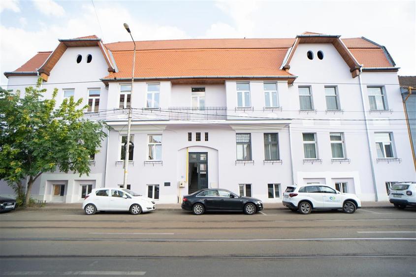 Apartament ultracentral cu 3 camere pe Strada Primariei