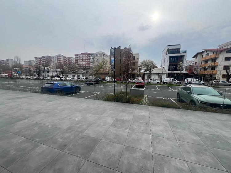 Spatiu comercial de inchiriat sau cumparat premium cu terasa