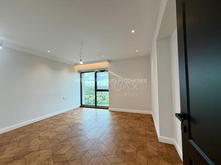 Penthouse cu 4 camere // terasă 70 mp / 200 mp / 3 parking / Straulesti