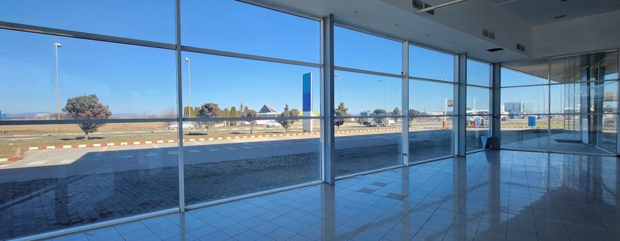 Showroom auto in suprafata 6.500 mp, deschidere 90 ml la DN 1, teren 15.000 mp.