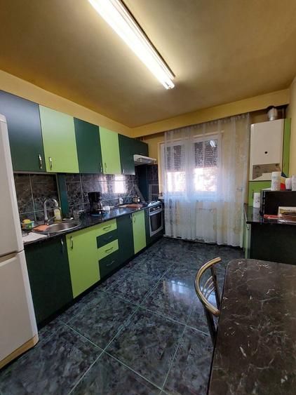 Apartament cu 3 camere, 65 mp, zona Piața Flora.