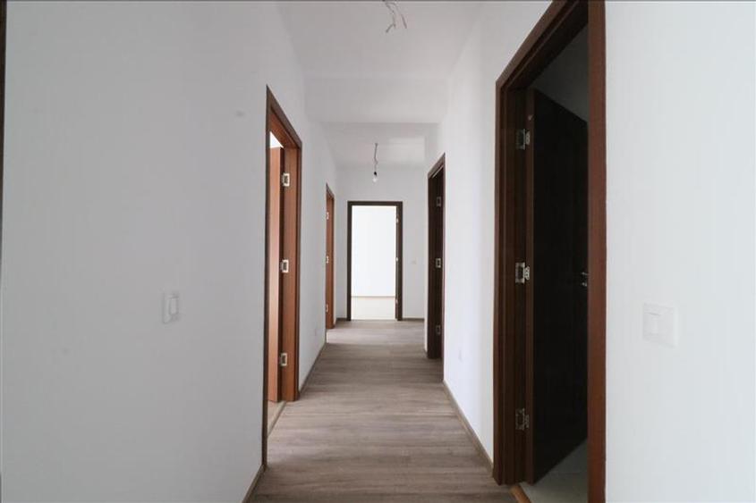 Apartament cu 4 camere boxa si parcare, 89 mp Pacurari, bloc nou