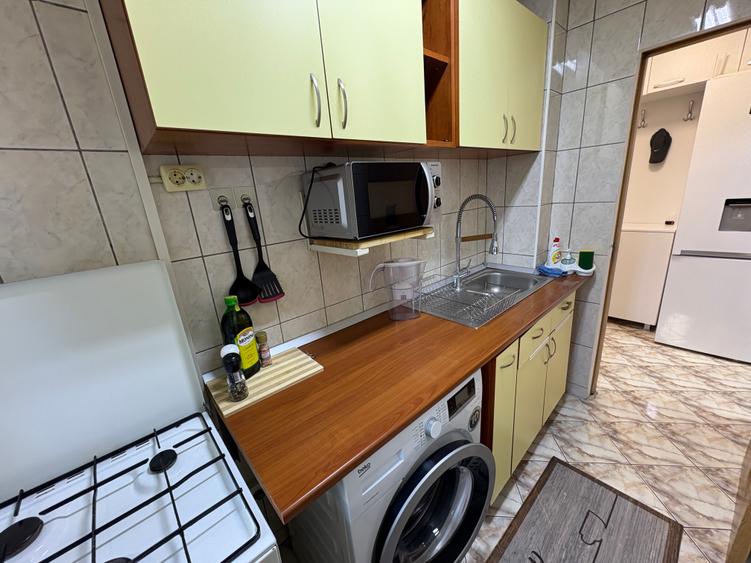 Berceni,ap. 2 camere,42mp,et.2,renovat recent,loc parcare inclus,420Euro/luna