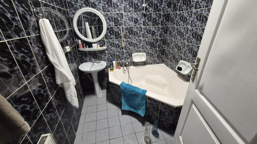 Apartament tip studio cu 1 camera, spatios, 45 mp utili, UMF, Hasdeu!