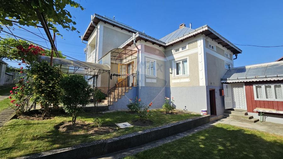 Casă / Vilă cu 5 camere în Baia-Bogata, Suceava