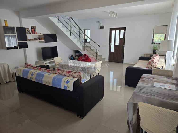 De Vânzare Casă - Duplex cu 3 camere - 5