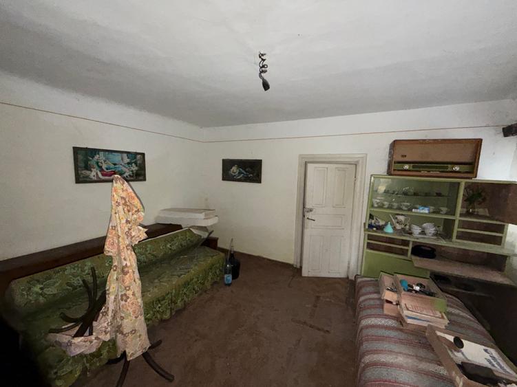 Teren de 1165mp cu casa caramida