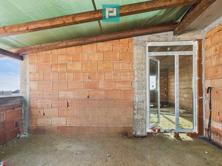 Penthouse cu terasă generoasă, în centrul Chișodei