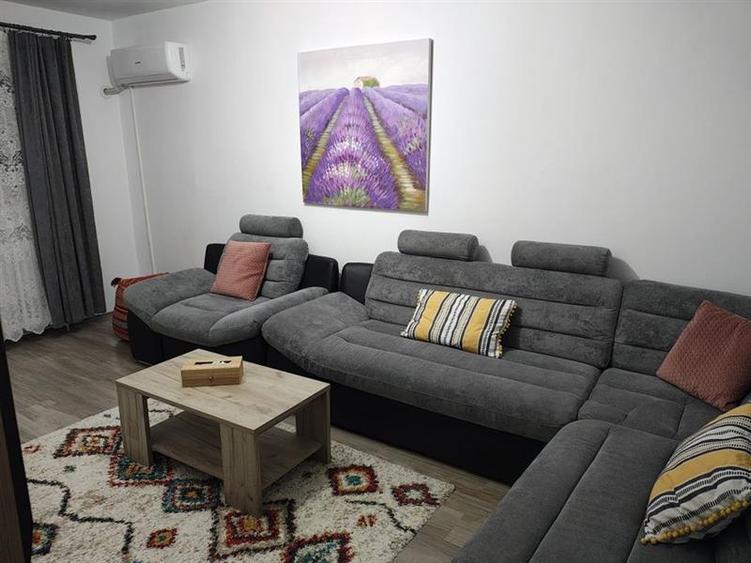 Apartament 4 camere cu balcon si pivnita zona Vasile Aaron
