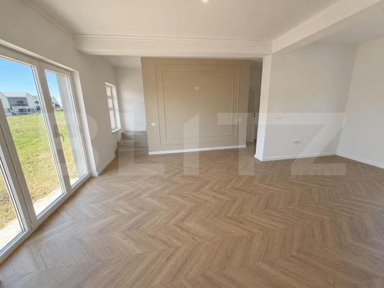 Apartament 3 camere, 2 bai, curte proprie, zona Panduri