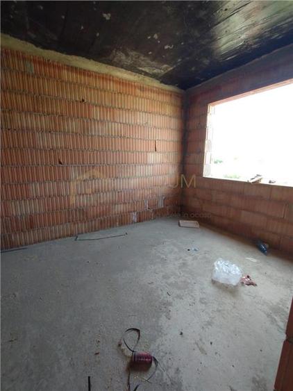 Duplex despartit prin camera tehnica - langa asfalt - compartimentare excelenta