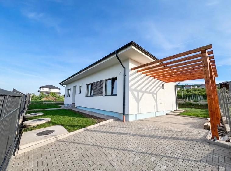 Casă individuală pe un singur nivel, clasa A, 300 mp curte, intrare Chinteni