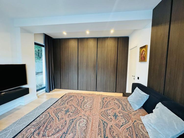 Apartament 3 camere Piata Romana/Bloc nou/Curte 131mp/Parcare