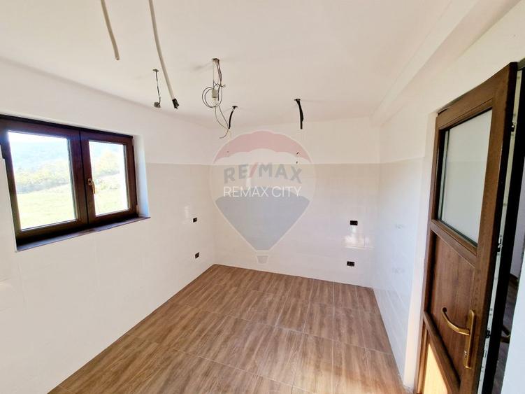 Casă / Vilă cu 8 camere de vânzare în zona Balaur - 38