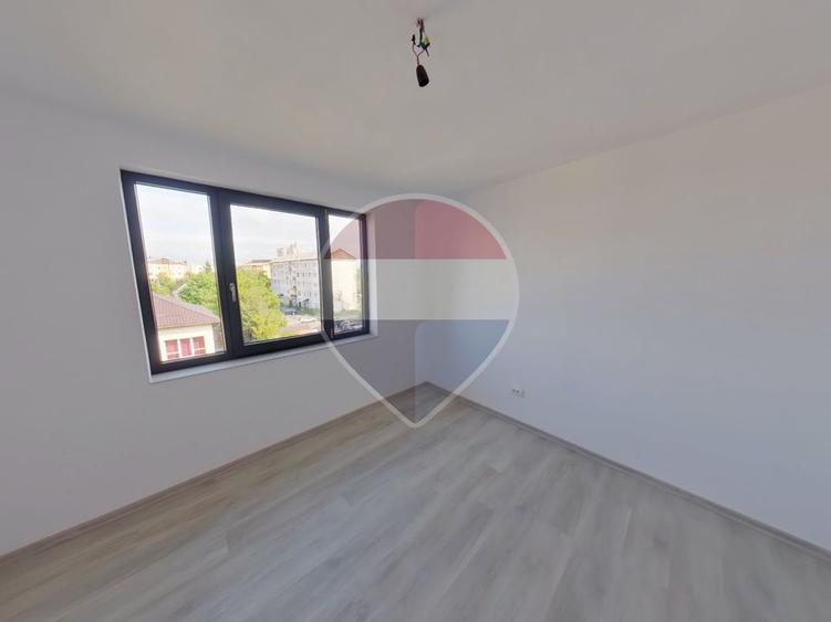 Apartament cu 3 camere de vânzare