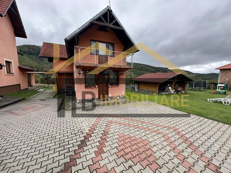 Vila cu 8 camere de vanzare, teren 1580mp, Zona Praid