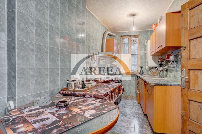 Ultracentral - zona Polona - 3 camere cu dependinte si GARAJ propriu