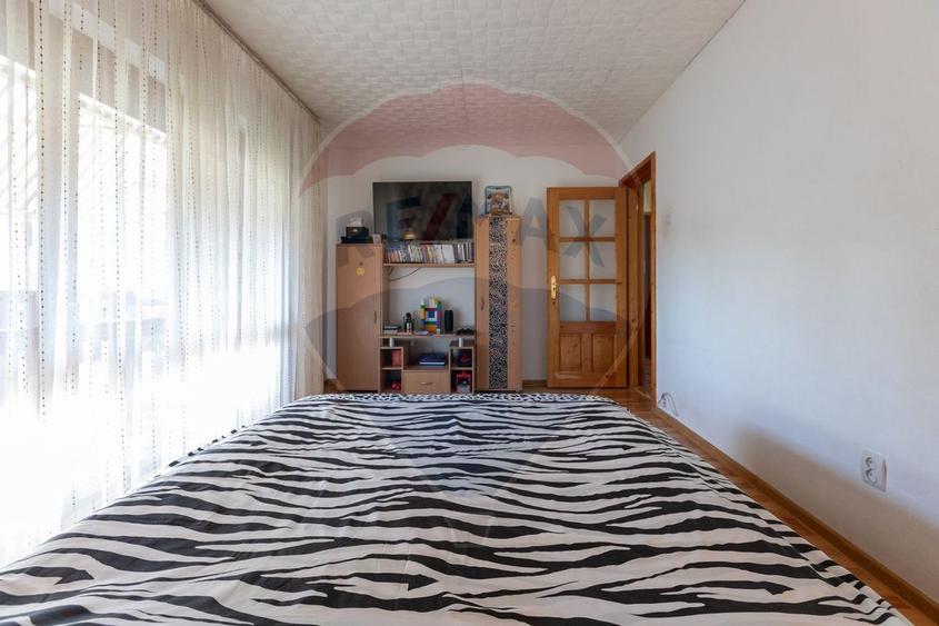 Apartament de vanzare cu 4 camere decomandat, Aleea Ghioceilor