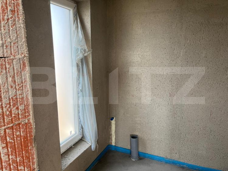 Vand casa individuala Santandrei cu gard de imprejmuire din placi de beton
